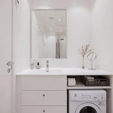 Elegant By The Grand Station Apartment *
