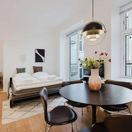 Apartment Elegant By The Grand Station