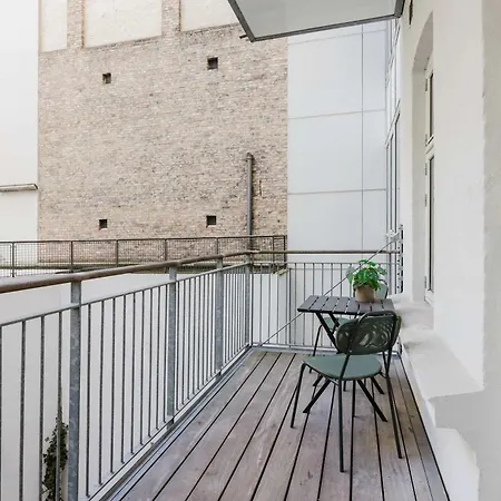 Elegant By The Grand Station *